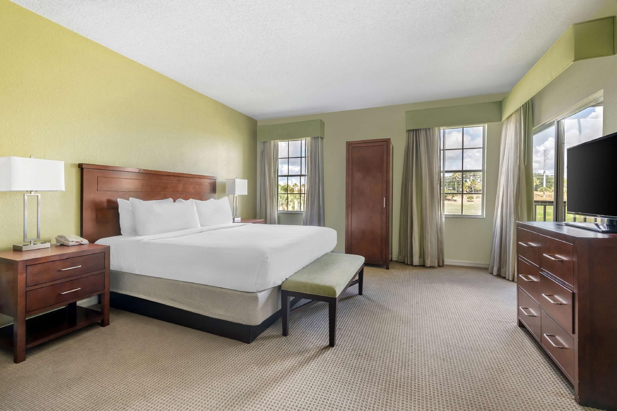 2 BEDROOM 1 KING 2 QUEENS SUITE ACC ROLL-IN