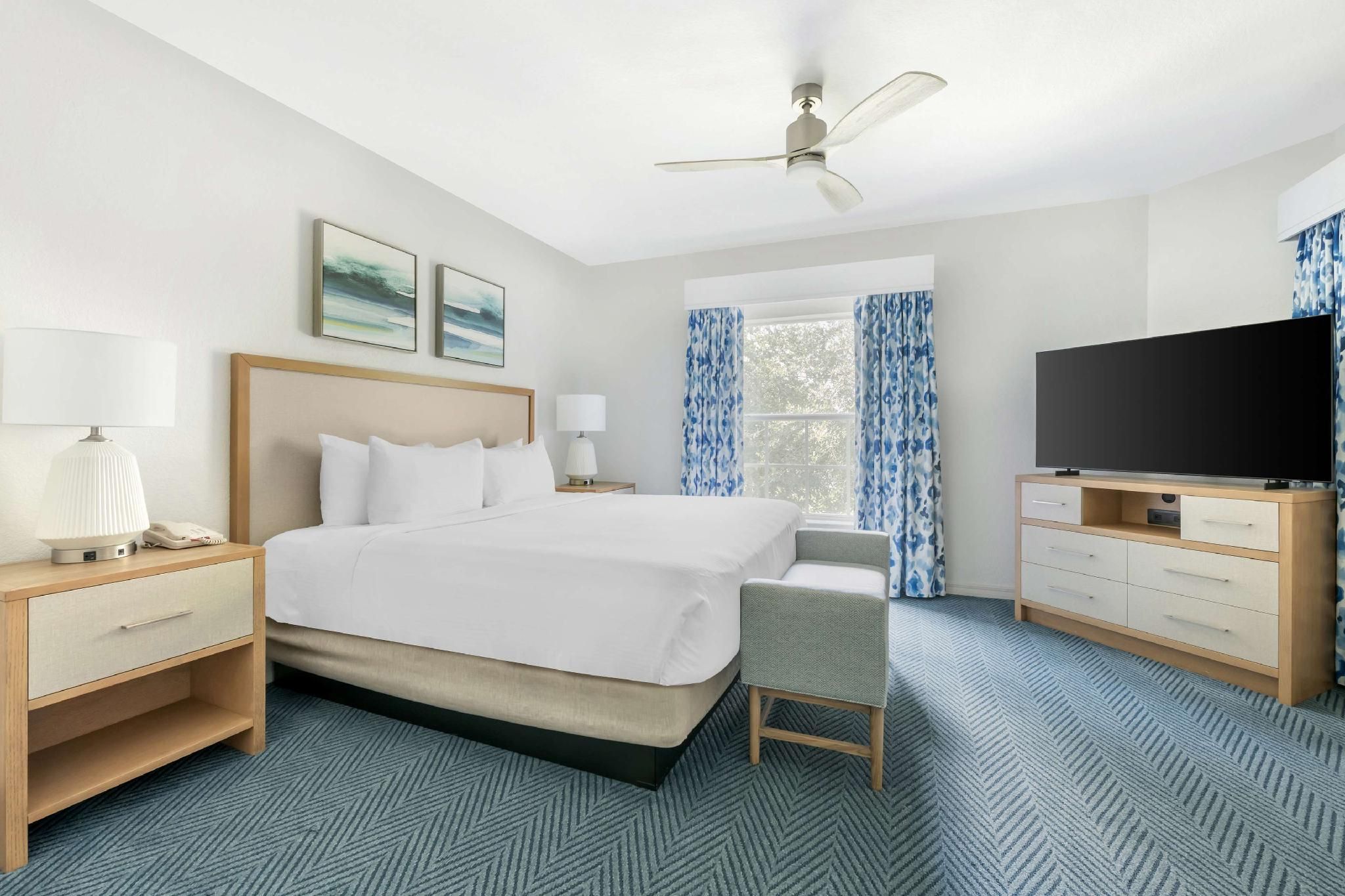 2 BEDROOM 1 KING 2 QUEENS SUITE ACC RI SHWER