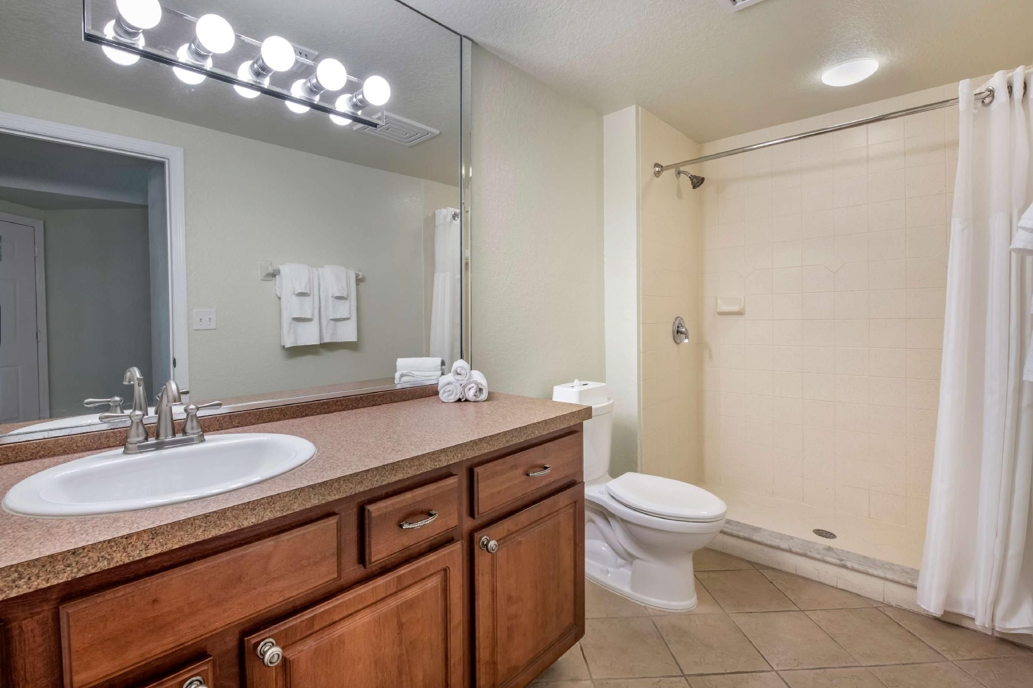 1 BEDROOM 1 QUEEN SUITE PLUS WITH SOFABED