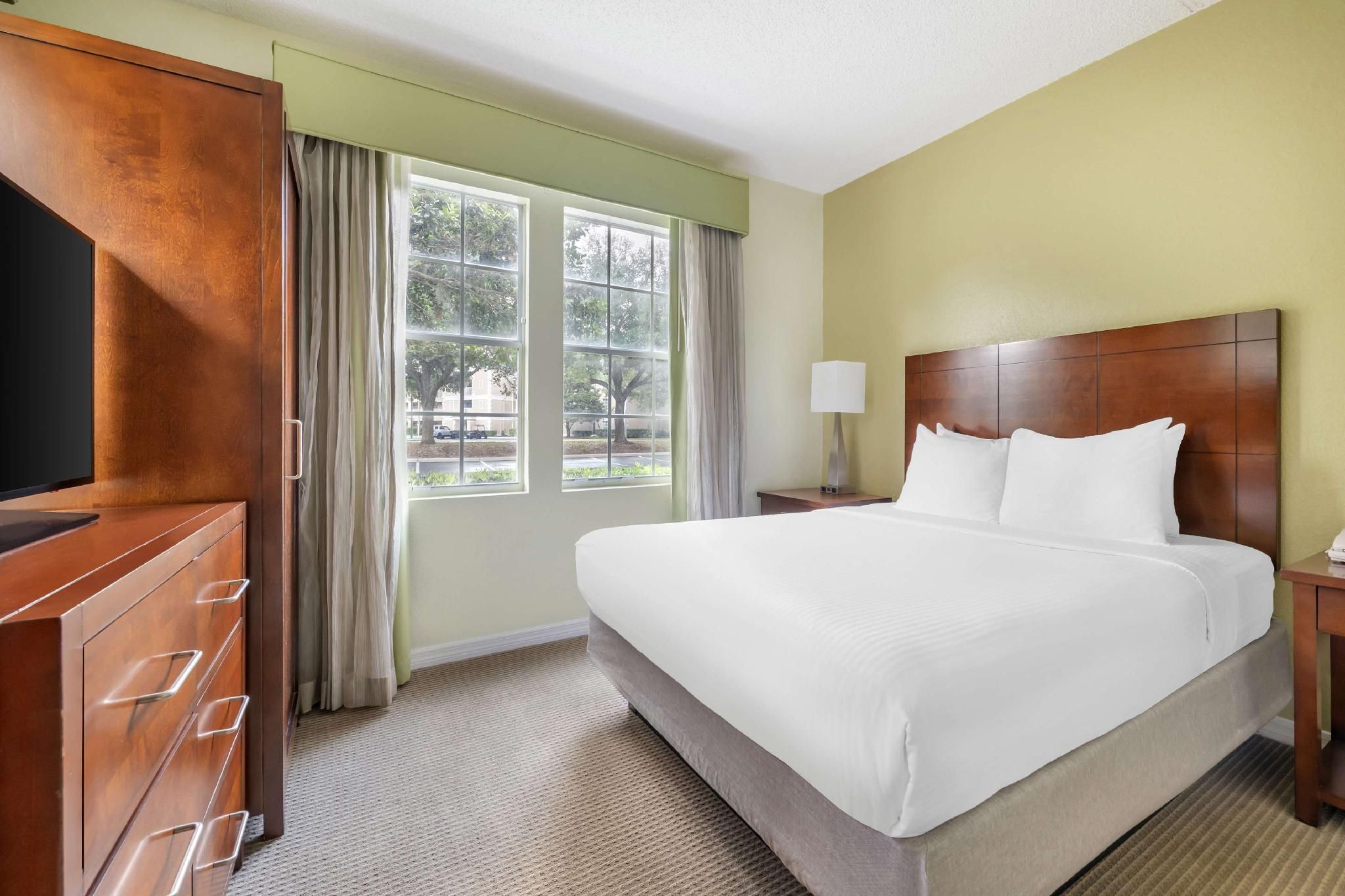 1 Bedroom 1 Queen Suite