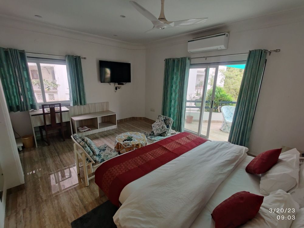 Girisadan - A City Centre Boutique Hotel Superior Deluxe Double Room with Terrace 2