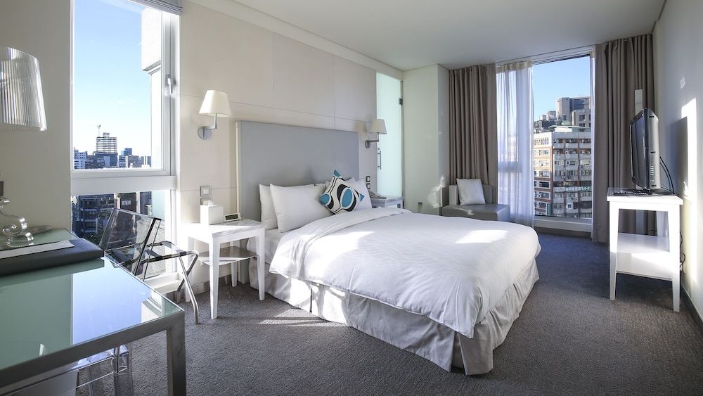undefined Ambience Hotel Taipei 2