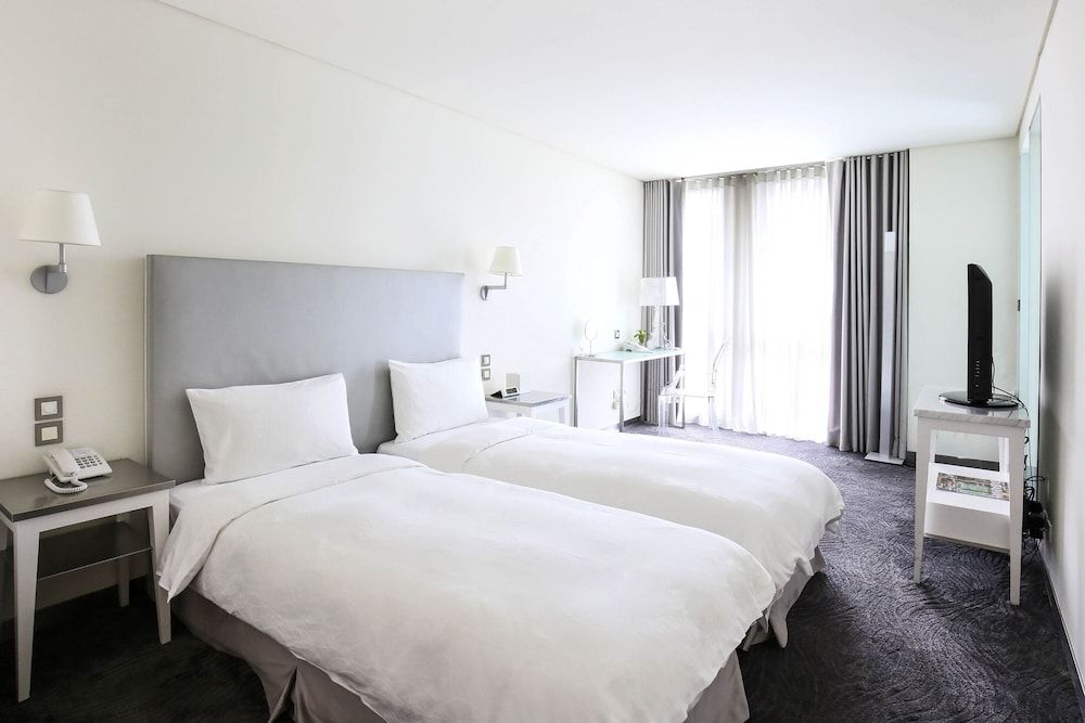 undefined Ambience Hotel Taipei 5