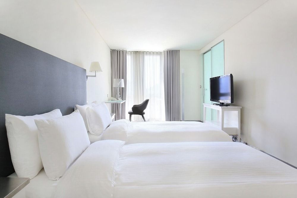 undefined Ambience Hotel Taipei 4