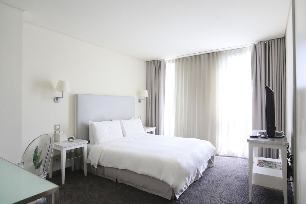 undefined Ambience Hotel Taipei 3
