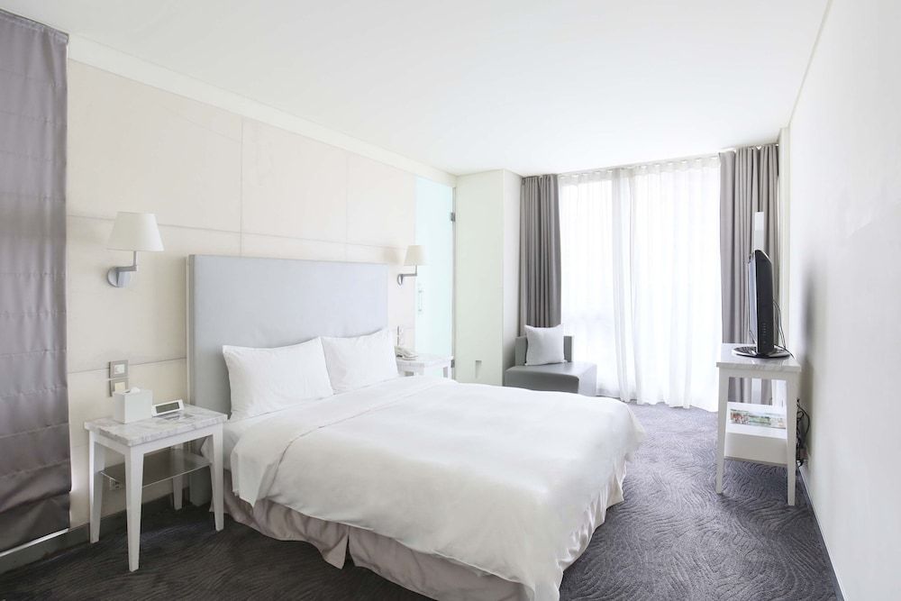 undefined Ambience Hotel Taipei 10