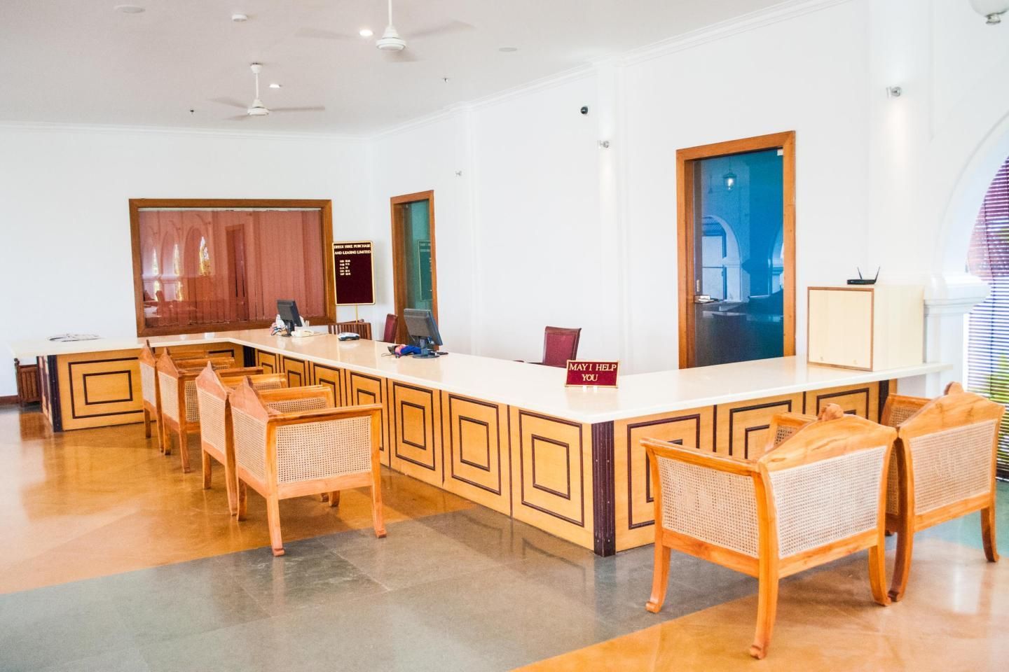 Luxury In-Room Dining and Room Service Le Pondy