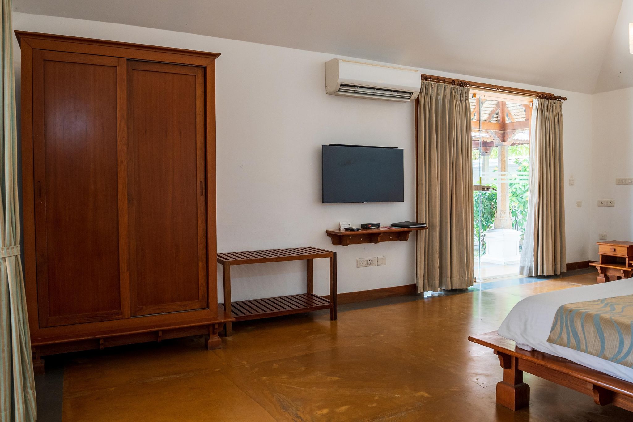 Le Pondy Beach and Lake Resort Luxury Pool Villa 3