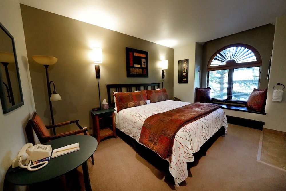 Standard Room, 1 King Bed, Mountain View, Mountainside