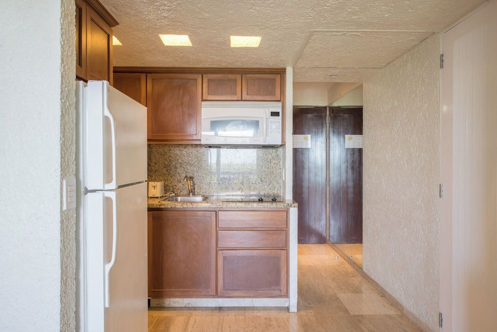 Club Regina Cancun Studio w/Kitchenette 4