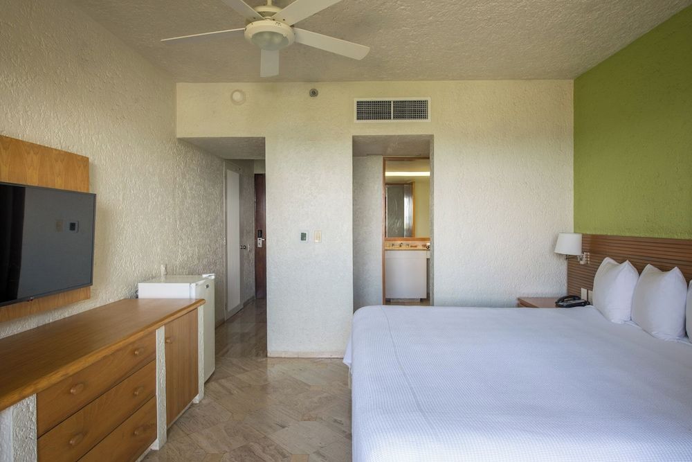 Club Regina Cancun Studio King, Jetted Tub 2