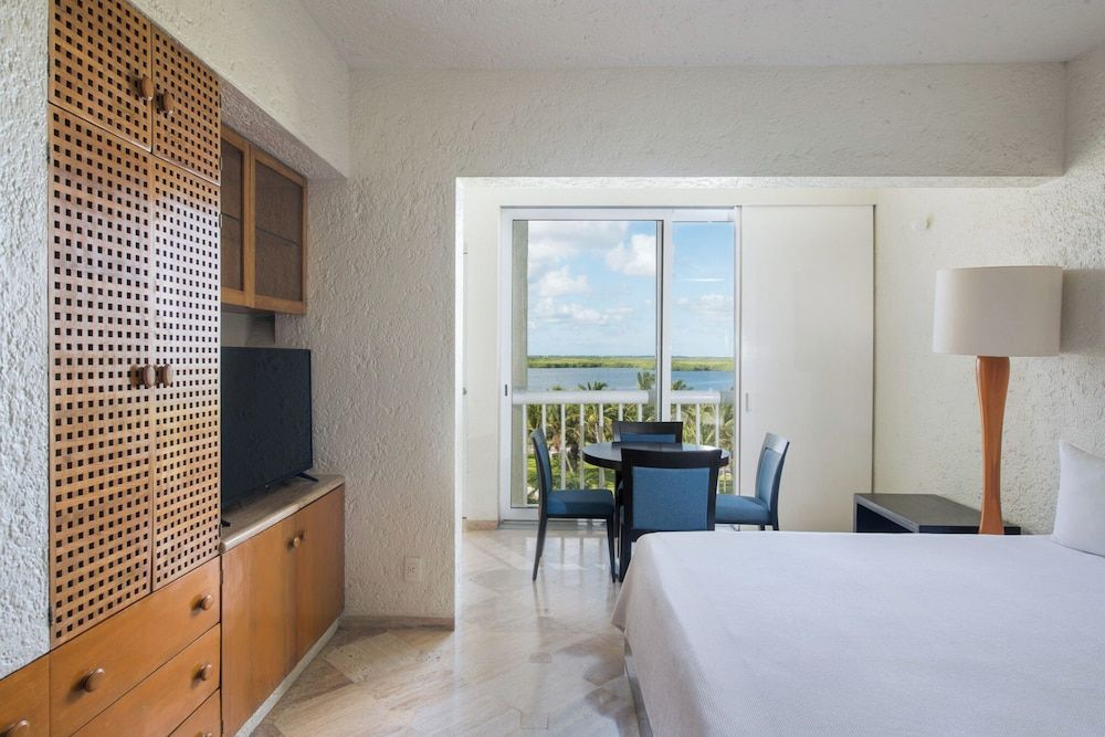 Club Regina Cancun Studio w/Kitchenette 6