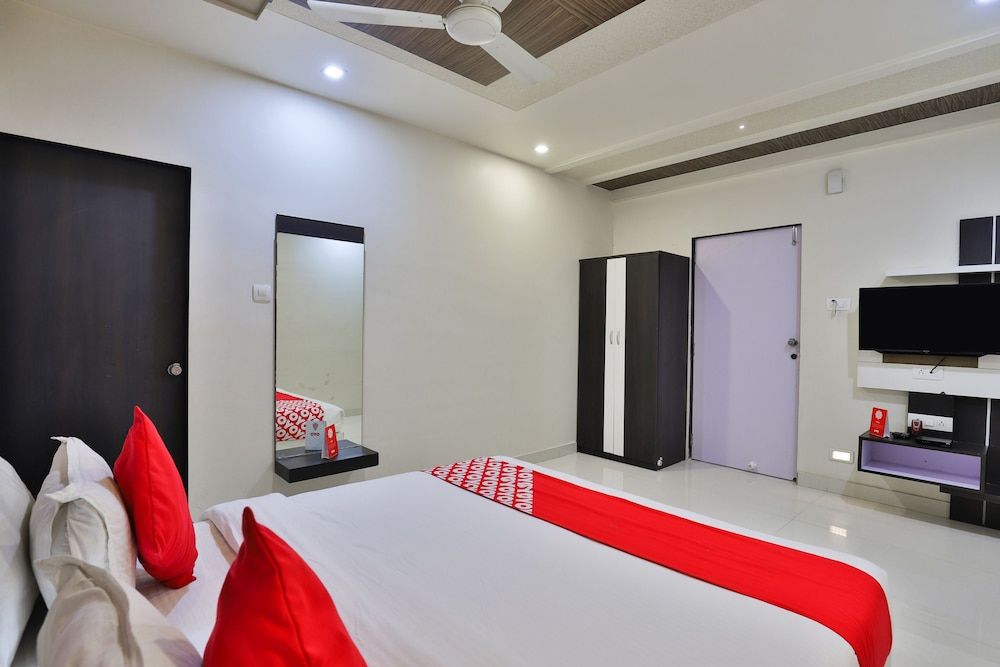 OYO 18807 Vrajbhoomi Standard Room 14