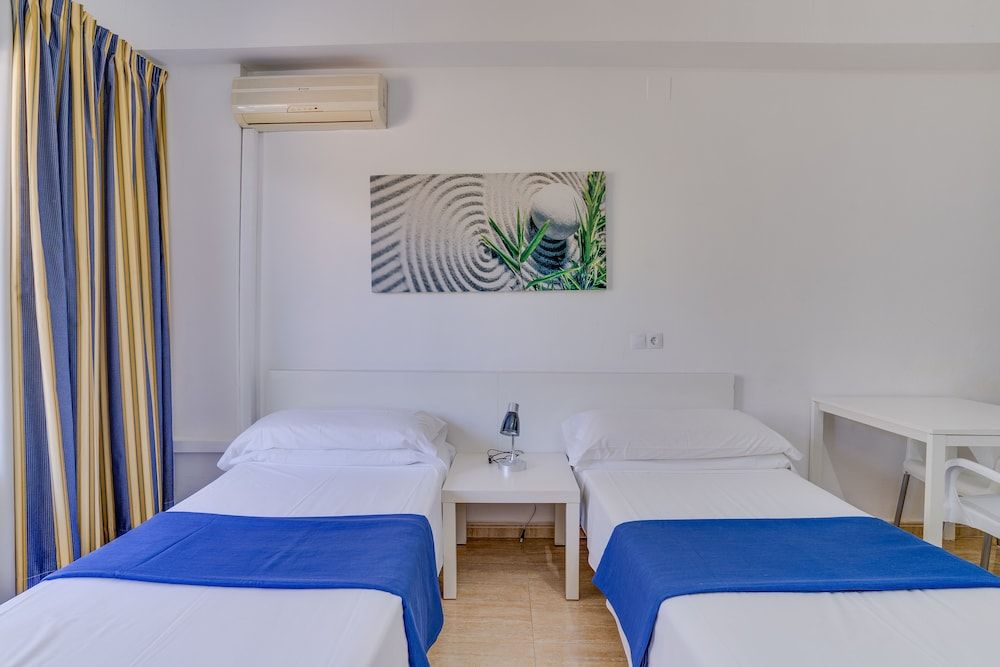 Las Palomas Apartments Econotels Studio, Pool View 6