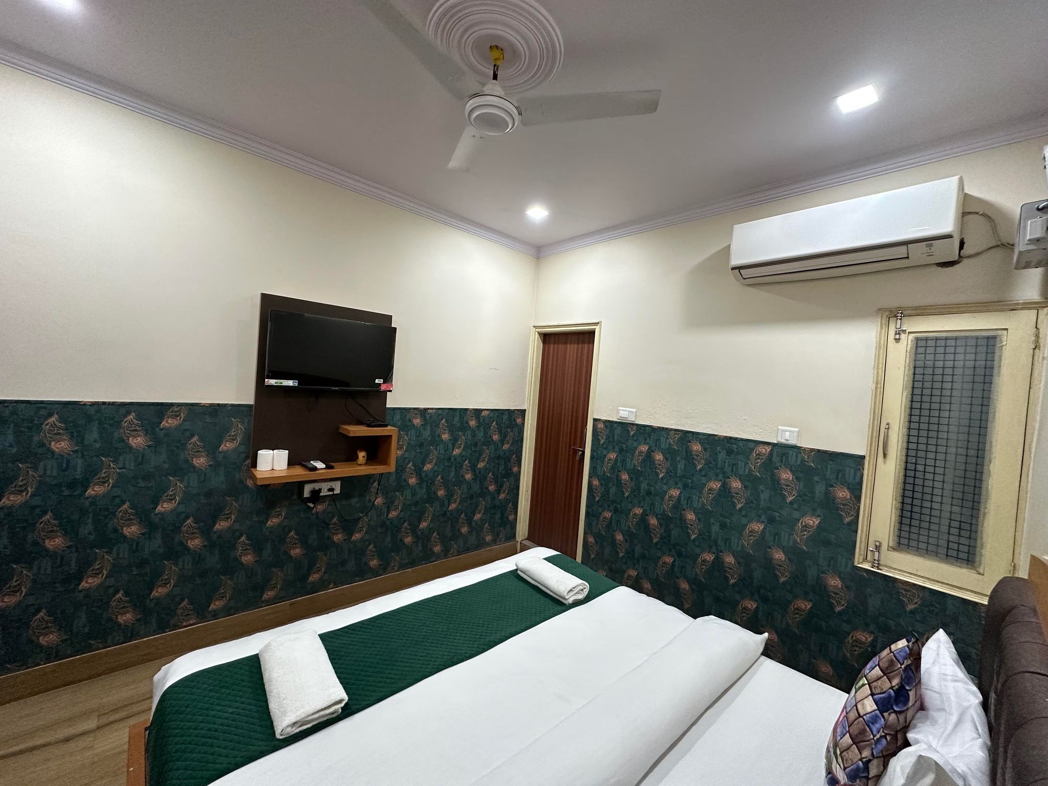 The Century Plaza Hotel Deluxe Room 6