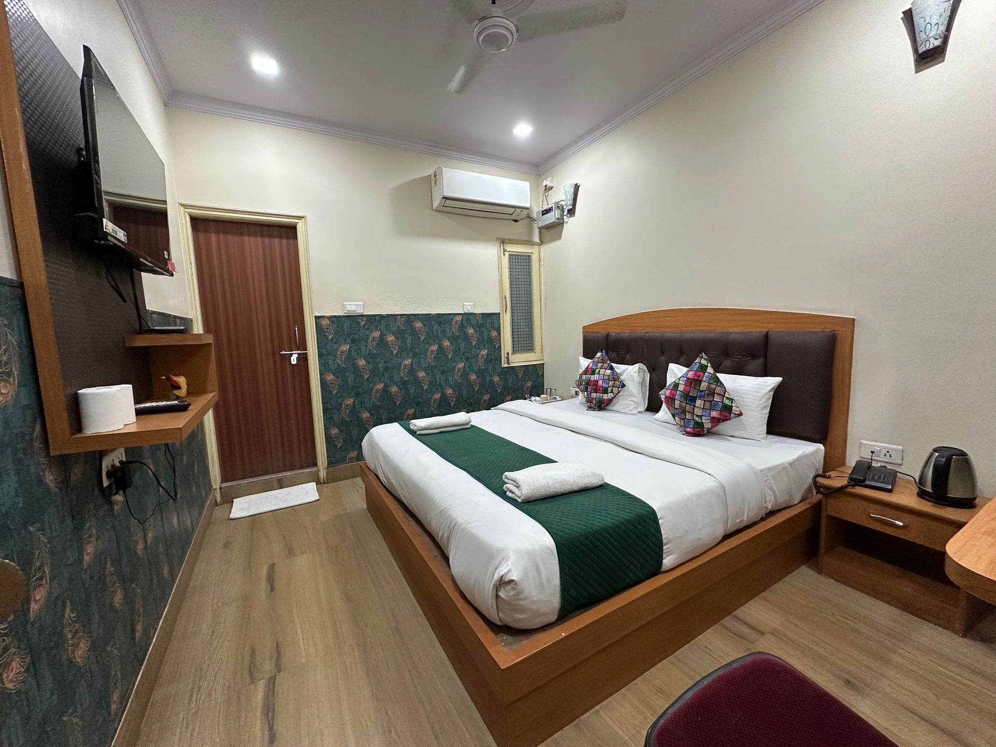 The Century Plaza Hotel Deluxe Room 4