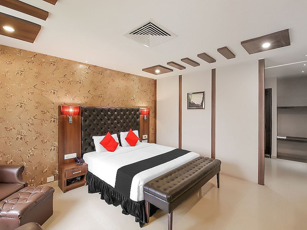 Capital O 18430 The Dawn Hotel Suite, 1 King Bed 8