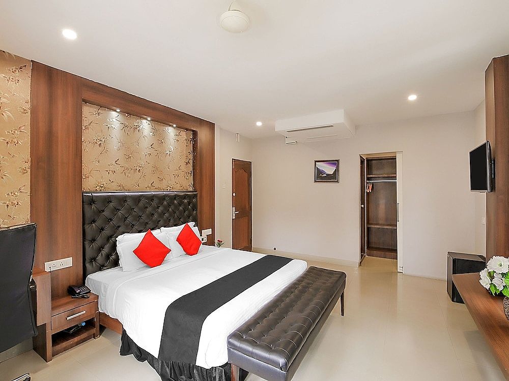 Capital O 18430 The Dawn Hotel Suite, 1 King Bed