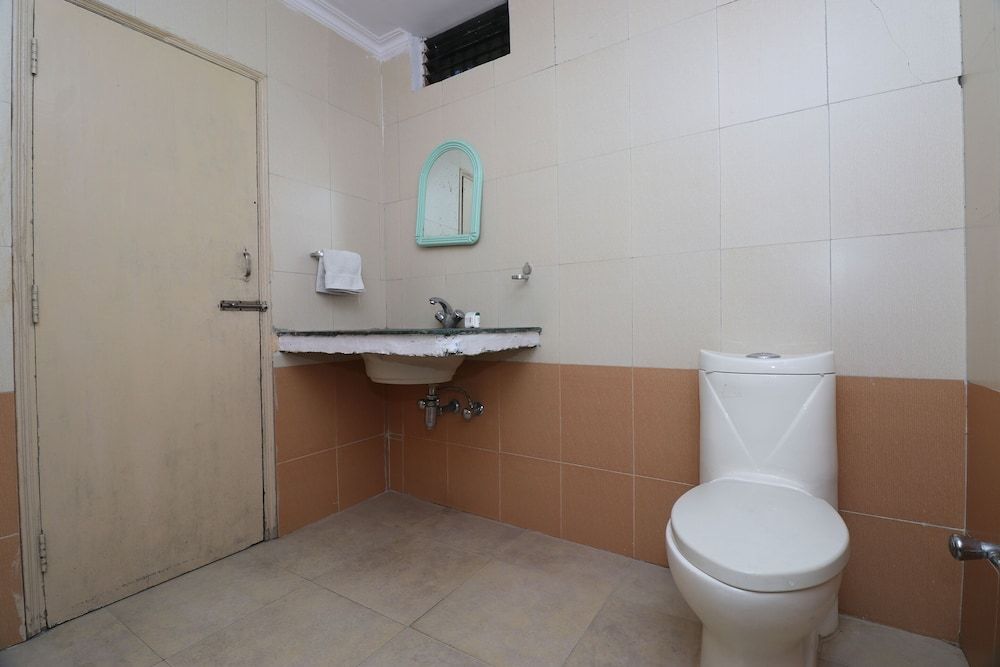 OYO 27612 Maitri Holiday Home Double or Twin Room 8