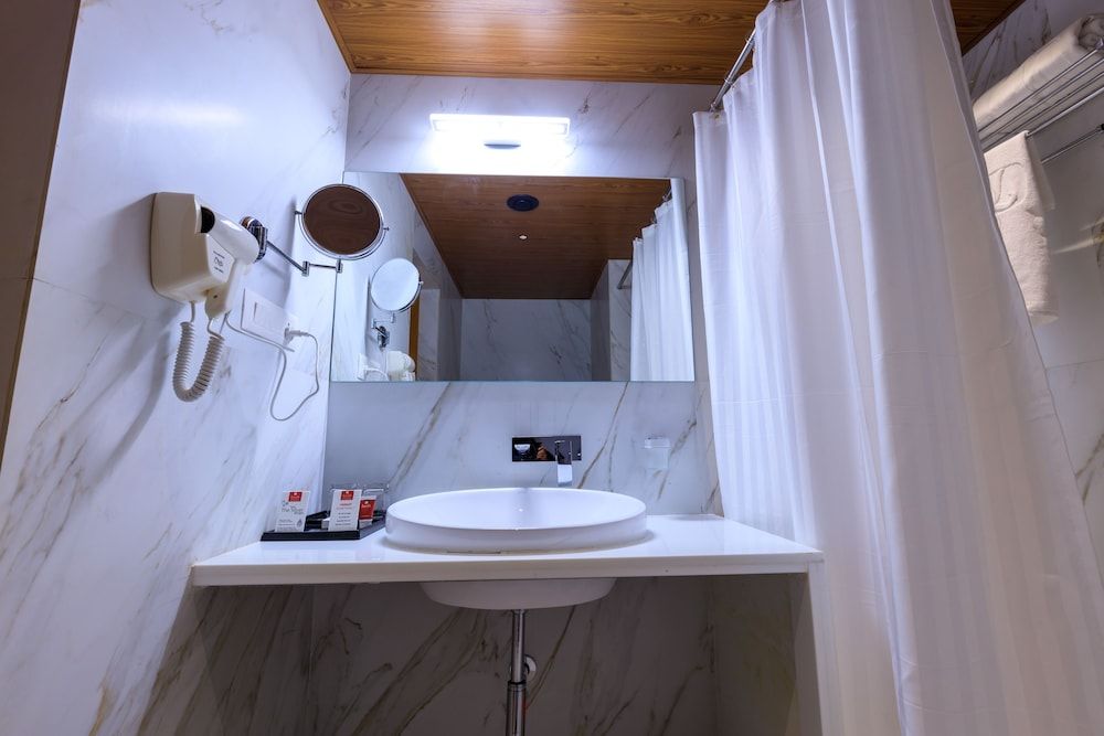 Lords Eco Inn Jamnagar Deluxe Room 3