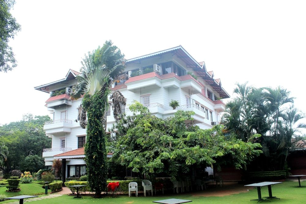 undefined Royal Inn 8