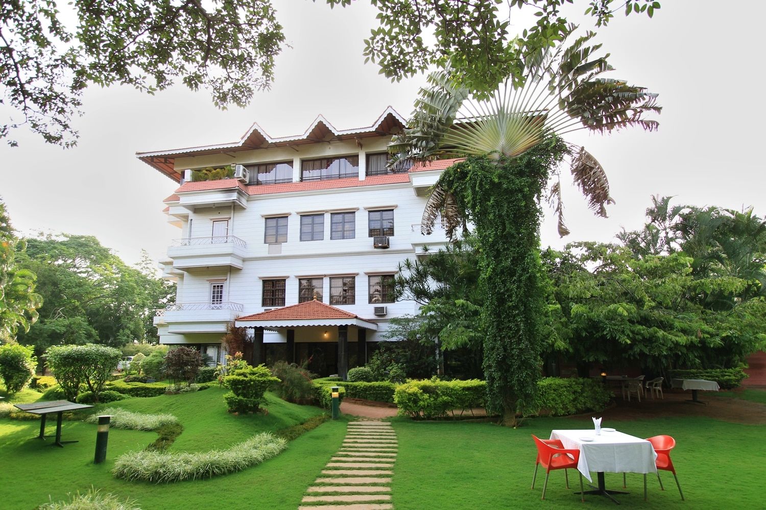 undefined Royal Inn