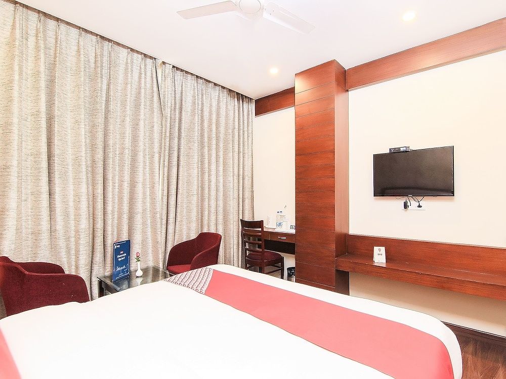 Capital O 15351 Vikram Palace Double or Twin Room 13