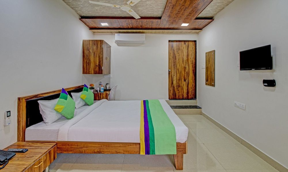 Treebo Sai Samrat Resort Satara Deluxe Double Room 5
