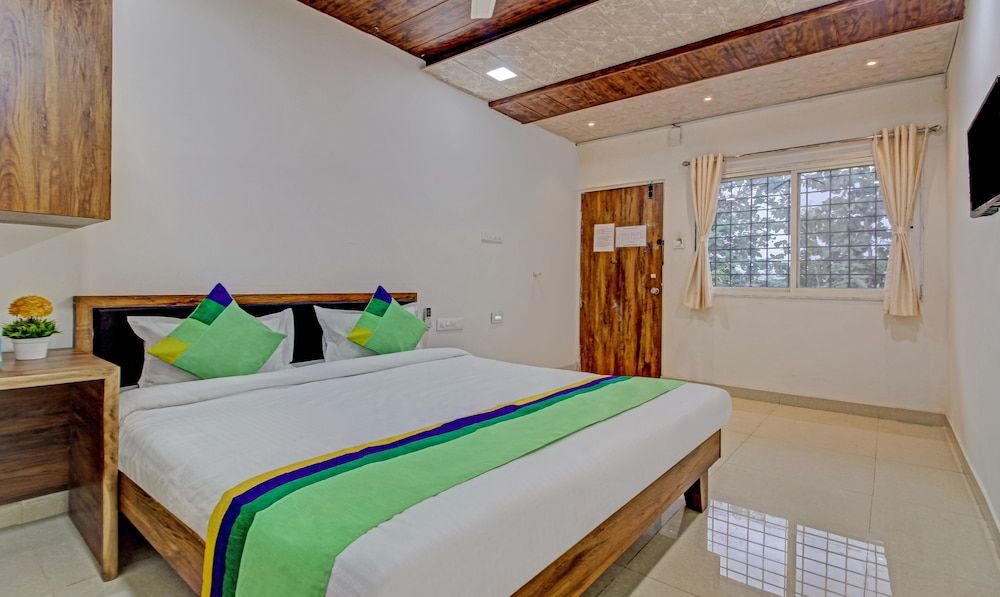 Treebo Sai Samrat Resort Satara Deluxe Double Room 3