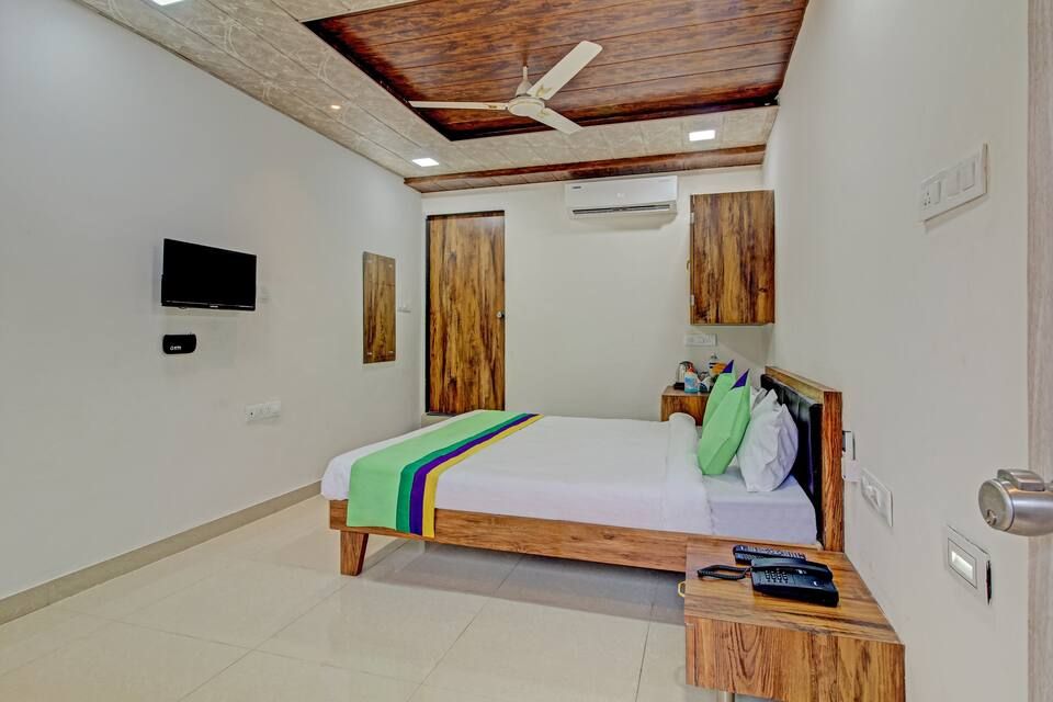 Treebo Sai Samrat Resort Satara Deluxe Double Room 2