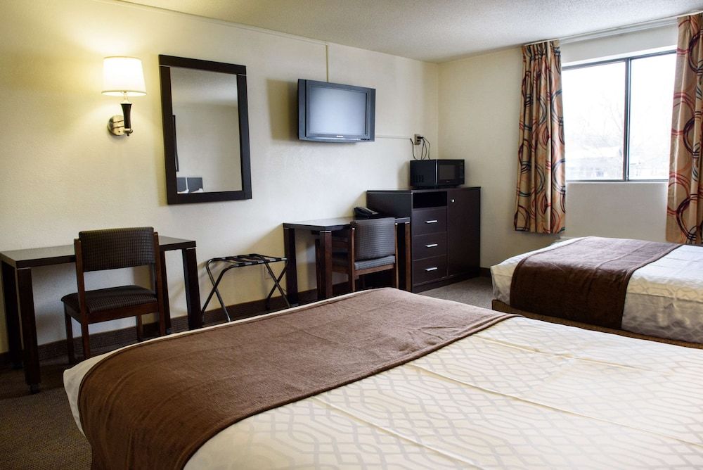 Americas Best Value Inn New Paltz Room, 2 Double Beds, Non Smoking 3