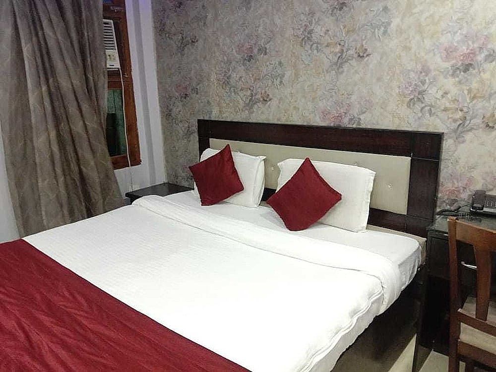 ADB Rooms Park Inn Varanasi Superior Room 4