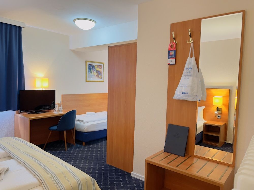 Elbbrücken Hotel Comfort Triple Room 5