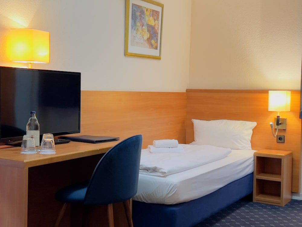 Elbbrücken Hotel Comfort Triple Room 2