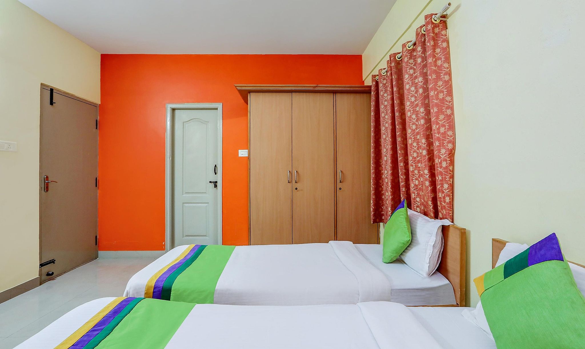 Itsy Hotels Jasmine Deluxe Double Room 2