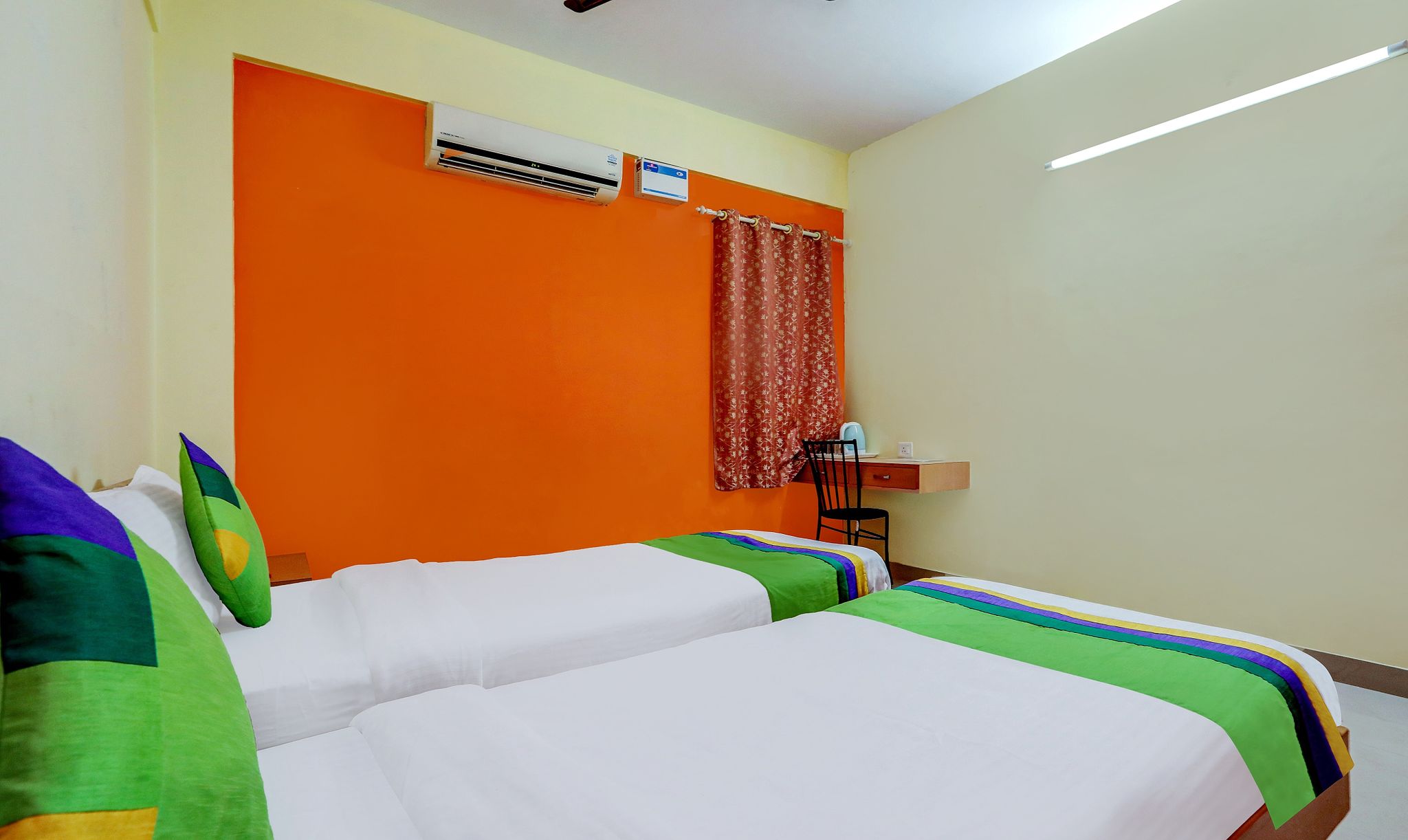 Itsy Hotels Jasmine Deluxe Double Room 5