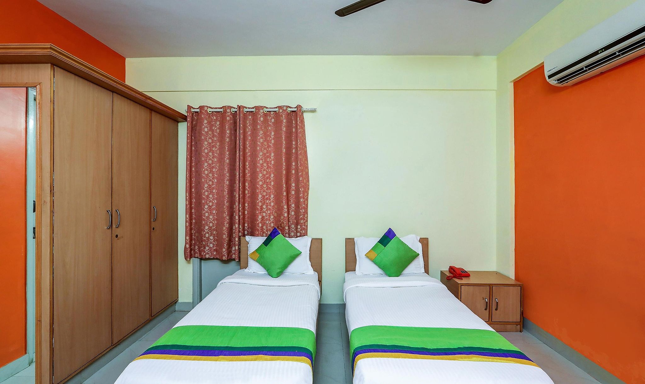 Itsy Hotels Jasmine Deluxe Double Room 4