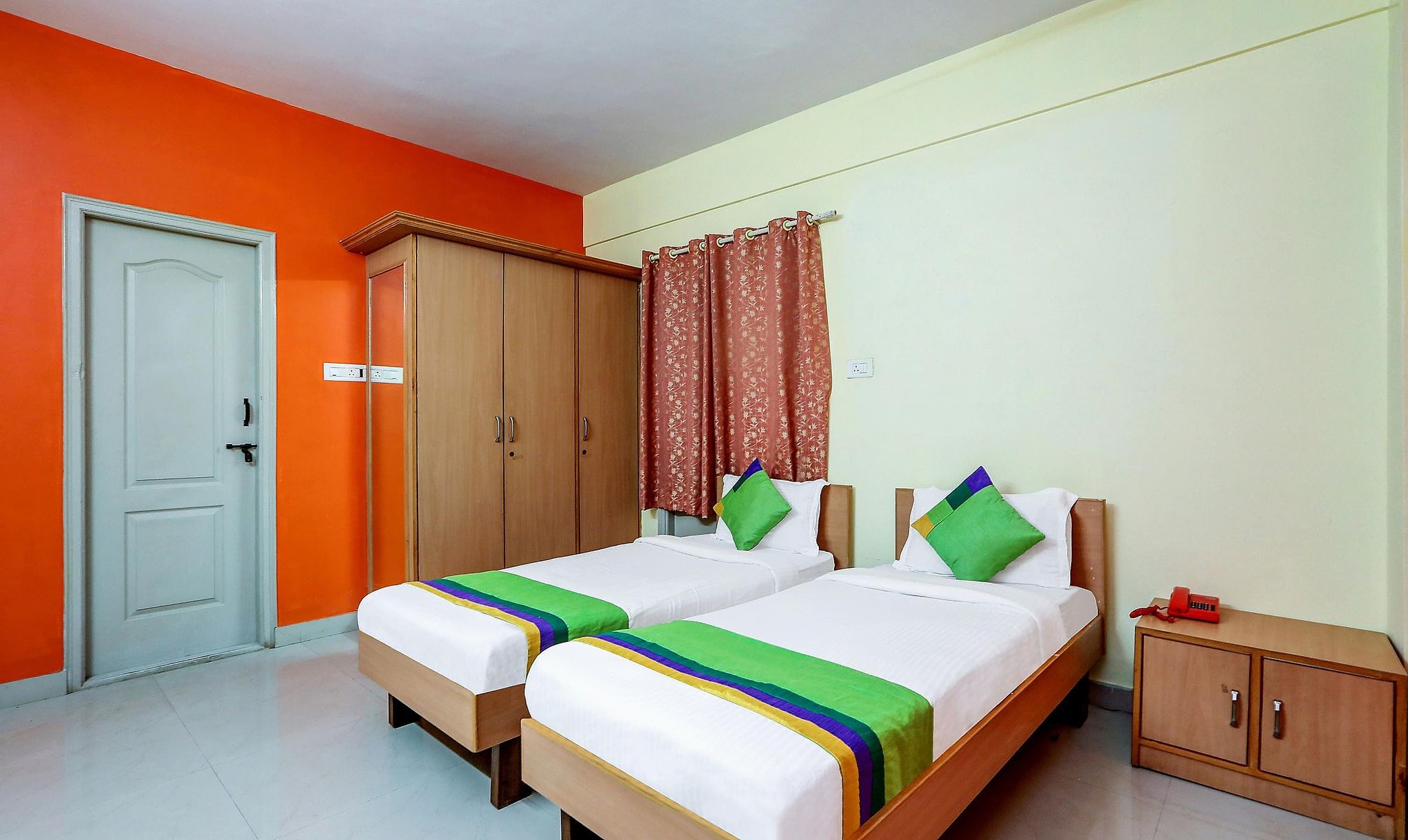 Itsy Hotels Jasmine Deluxe Double Room 6