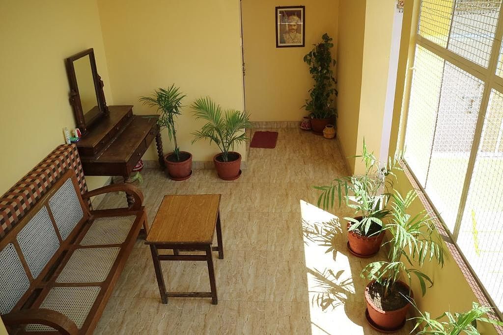 Tara Guest House Superior Twin Room City View and one way complimentary airport pick up 5