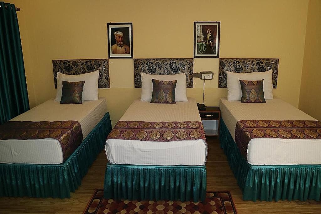 Tara Guest House Superior Twin Room City View and one way complimentary airport pick up 3