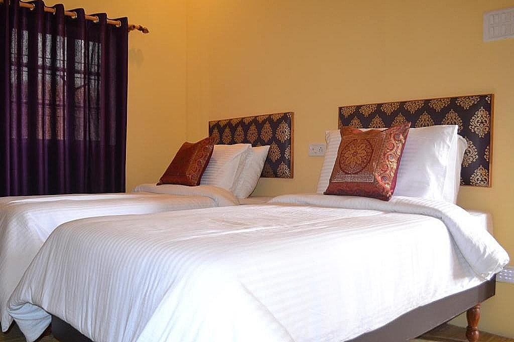 Tara Guest House Superior Twin Room City View and one way complimentary airport pick up 11