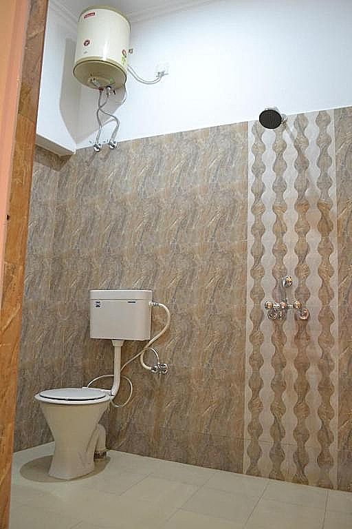 Tara Guest House Superior Twin Room City View and one way complimentary airport pick up 12