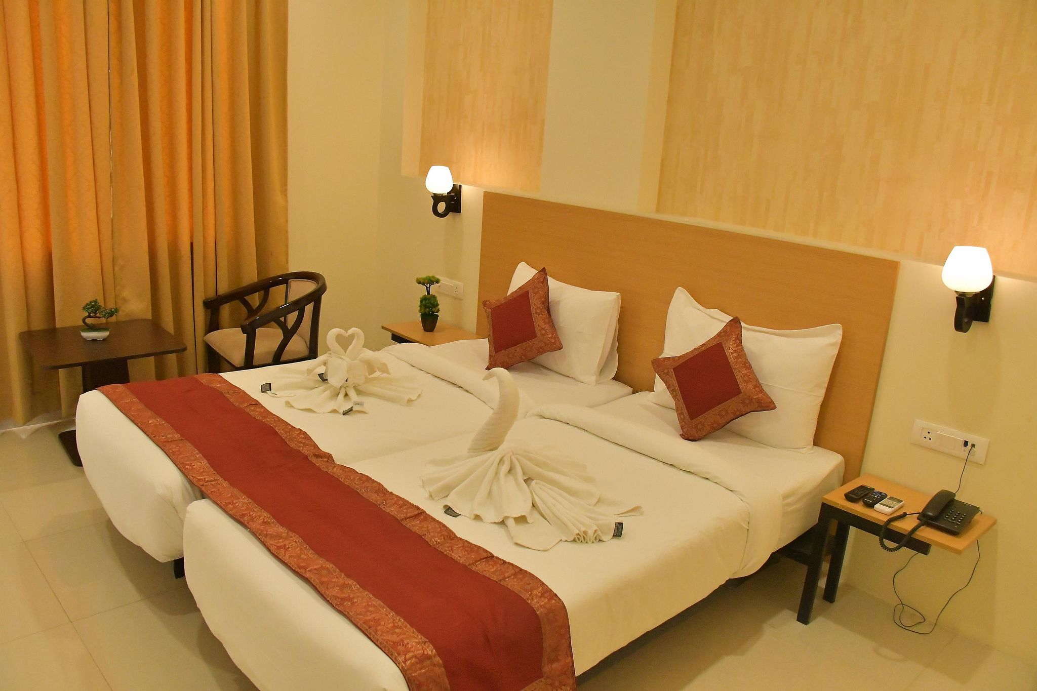 Click Hotel Yatharth Inn Deluxe Room 5
