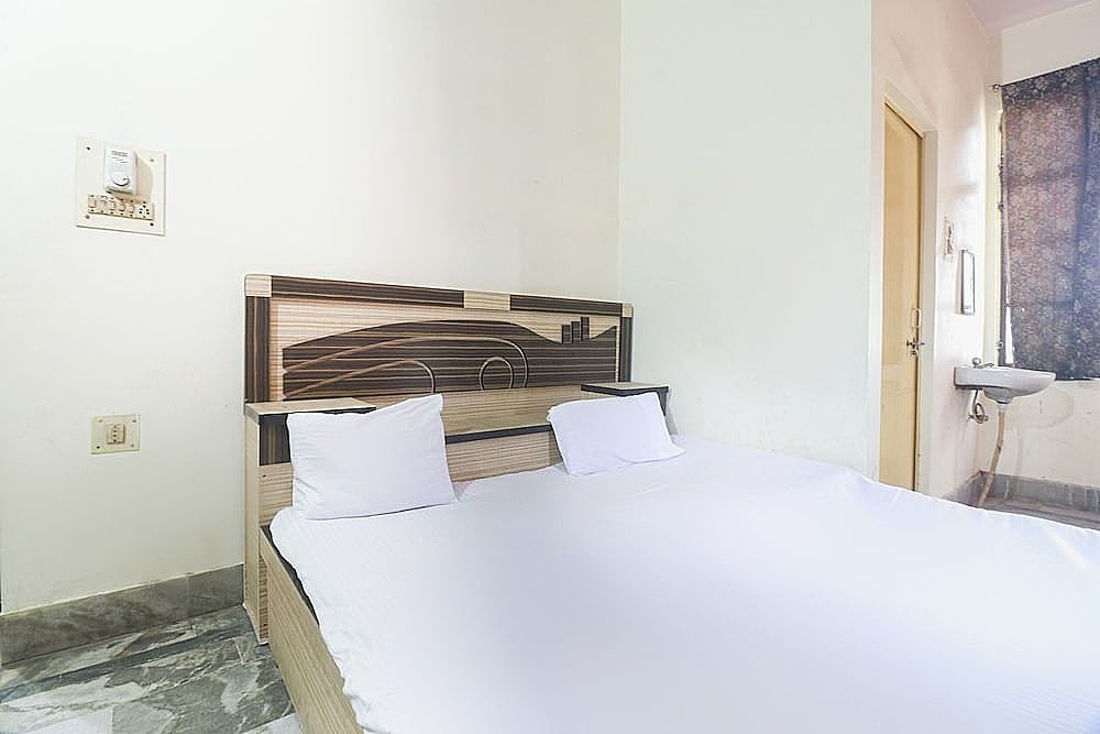 SPOT ON 60947 Godavari Lodge Double or Twin Room 8