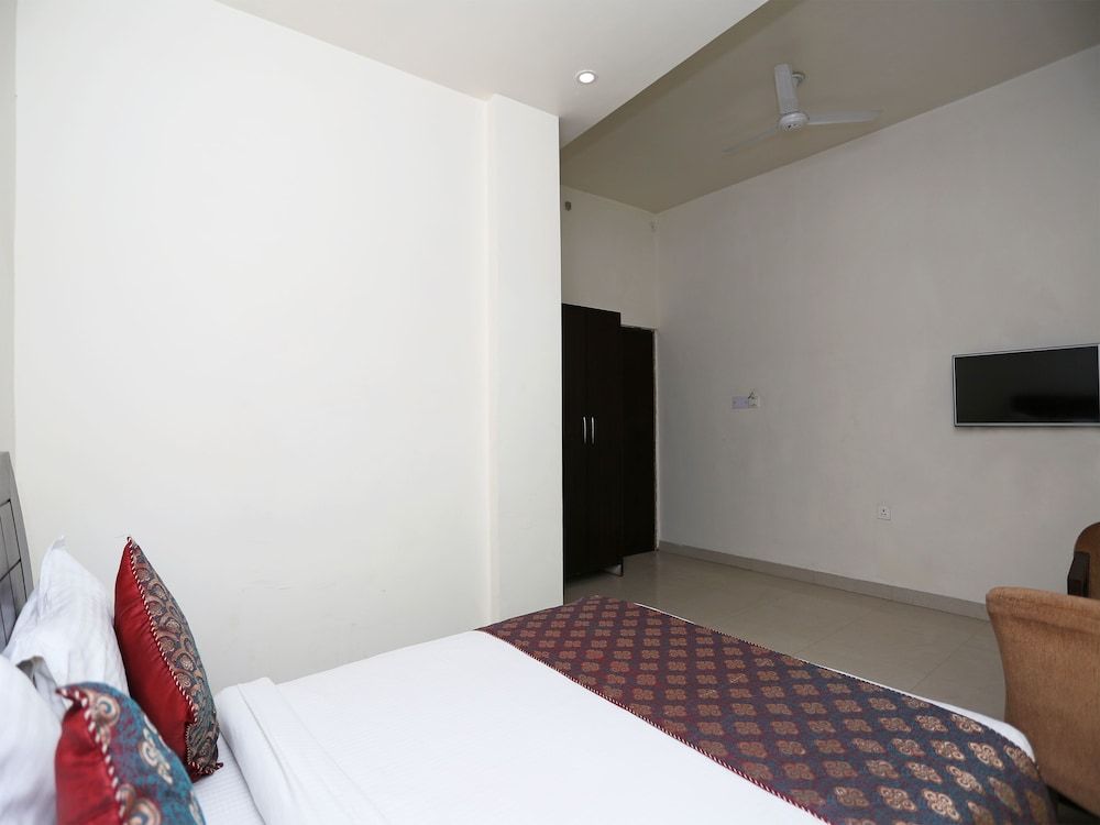 OYO 5474 Hotel Aries Double or Twin Room 8