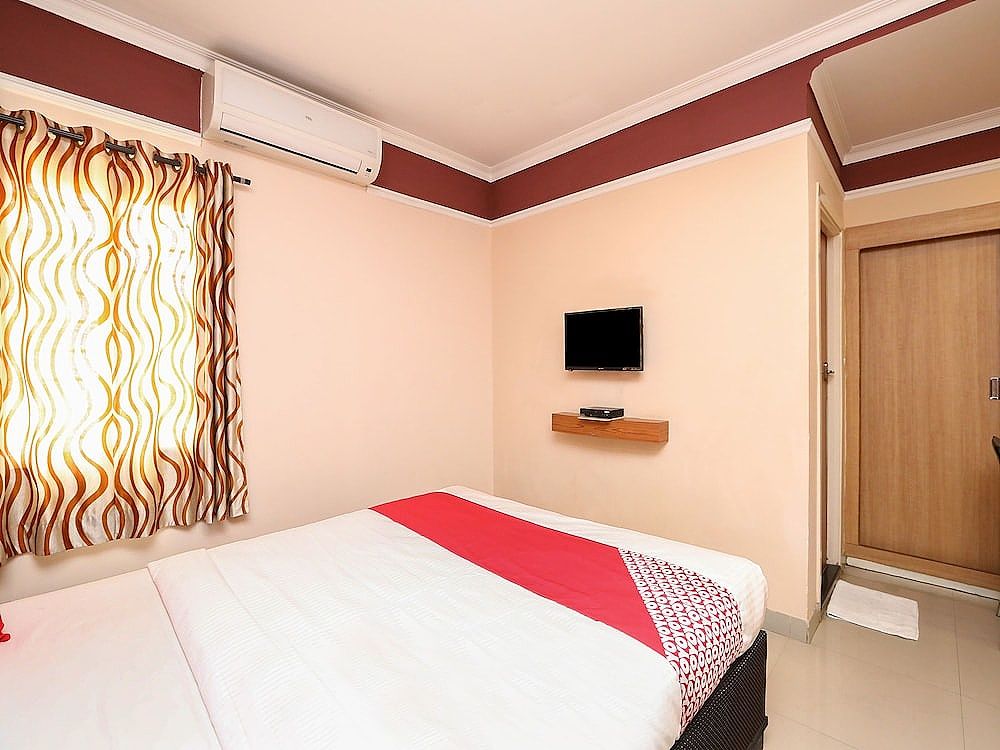 OYO 18968 R R International Double or Twin Room 3