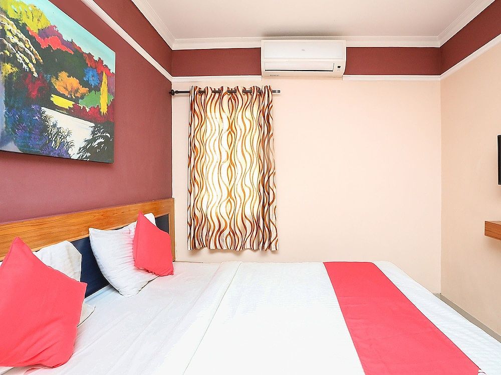 OYO 18968 R R International Double or Twin Room 4
