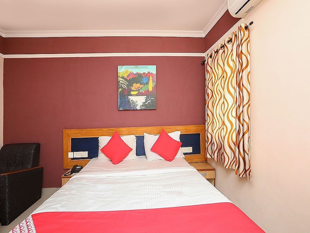 OYO 18968 R R International Double or Twin Room 5
