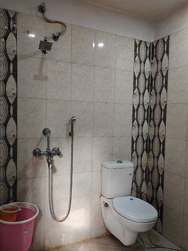 Hotel Shivratri Guest House Standard Twin Room 5