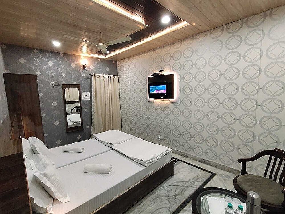 Hotel Shivratri Guest House Deluxe Double or Twin Room 3
